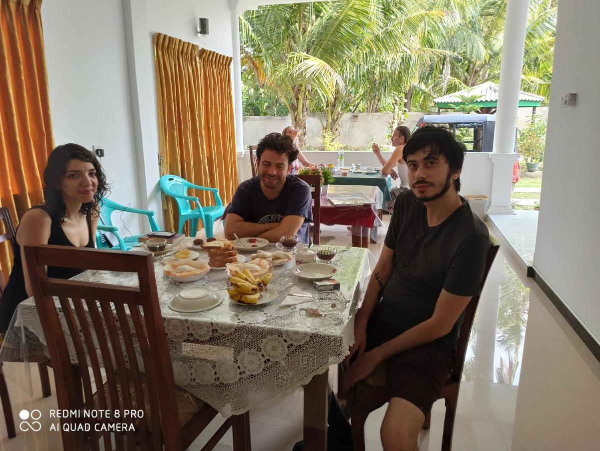 Geethani Tourist Home Polonnaruwa Exteriör bild